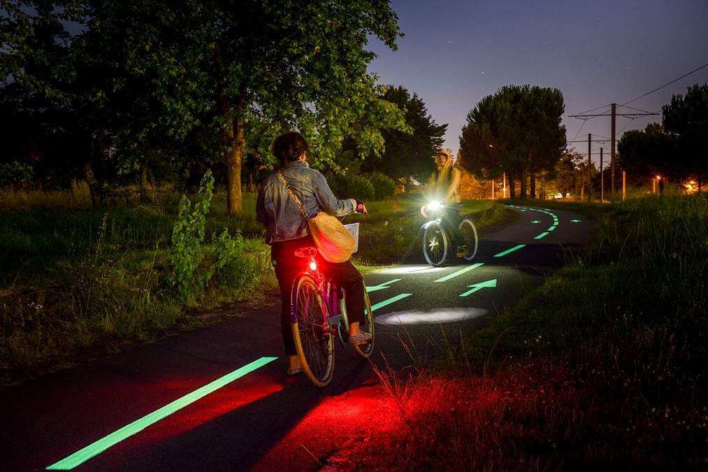 Les Weppes : test d&#39;un marquage photoluminescent* sur piste cyclable